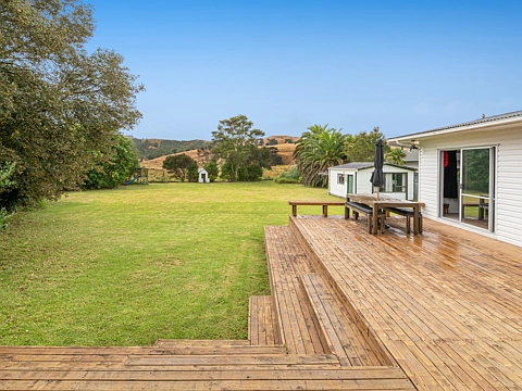 Helensville 3房  Family-Friendly Home on a Massive Section