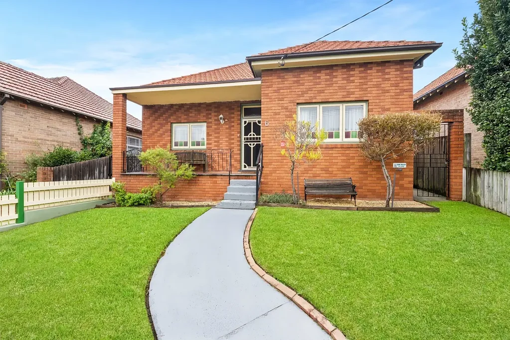 Haberfield 4침실 Stylish Family Living with Luxury Touches in Prime Haberfield Location