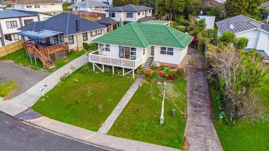 Delightful 3-Bedroom Home in Te Atatu South