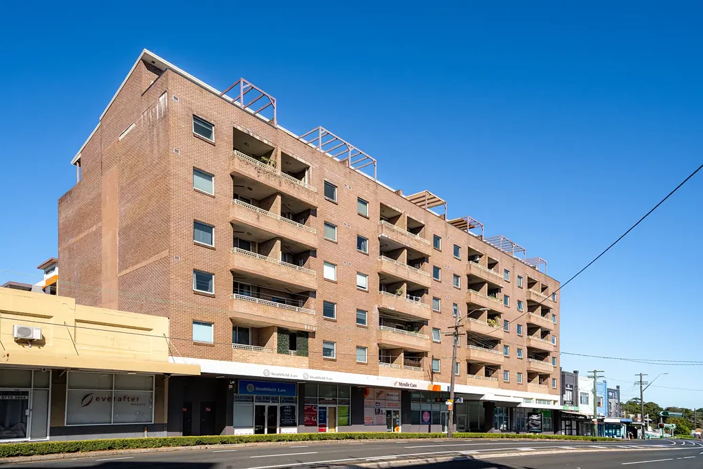 Enfield 2Kwarto Modern 2-Bedroom + Study Corner Apartment with Leafy Outlook | Double Brick