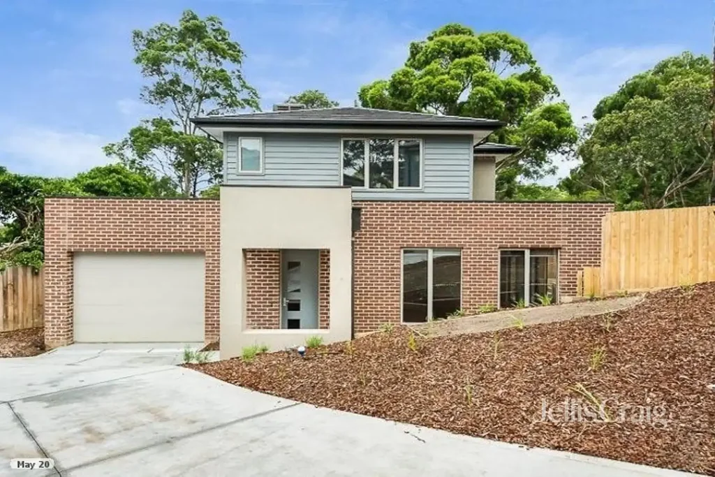 Centrally located, Stylish Townhouse
