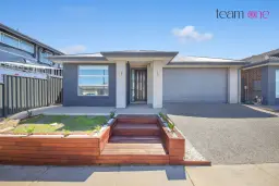 77 Lena Crescent, Truganina