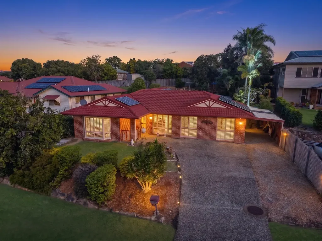 Arana Hills 5 Slaapkamer Beautifully Renovated Family Sanctuary with Resort-Style Entertaining