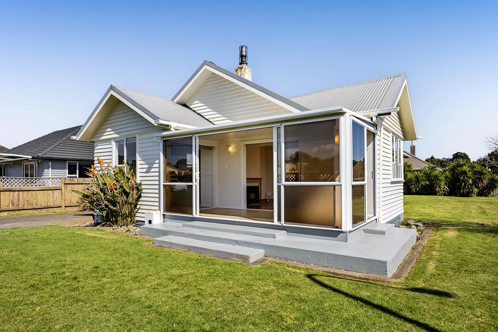Opunake 3 Bedroom JUST MOVE IN AND ENJOY