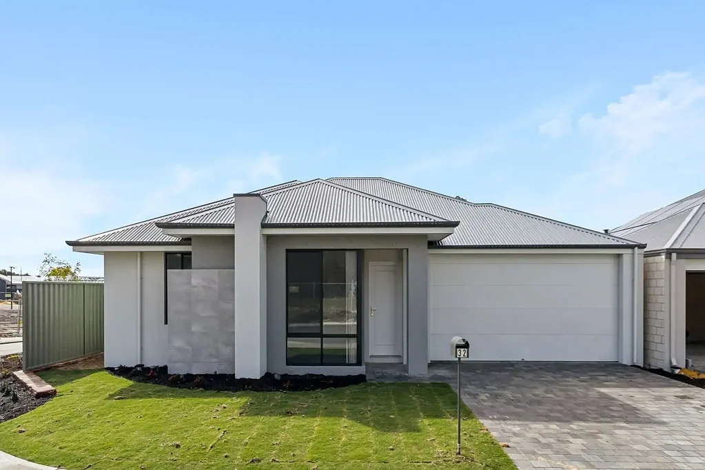 Brand New 3 Bed 2 Bath 2 Car Garage Family Home