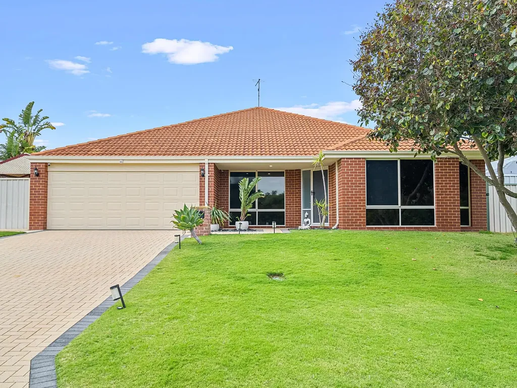 Dawesville 4房  Generous spaces, modern comfort and relaxed living.