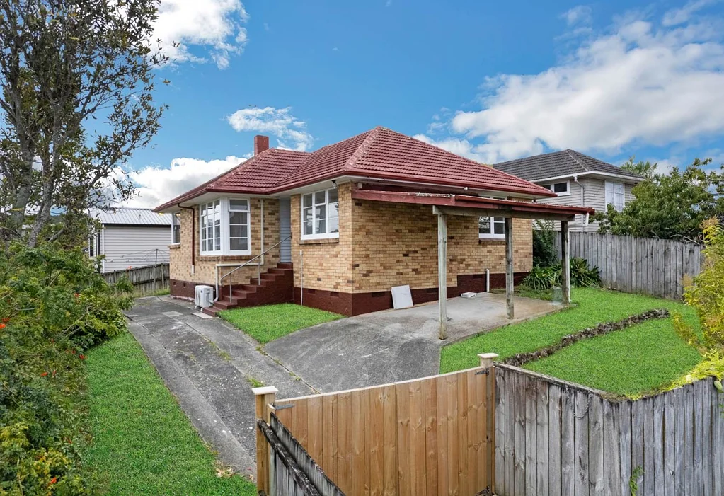 MANUREWA EAST, 3 BEDROOMS
