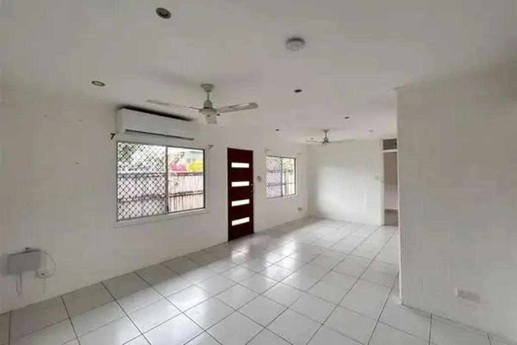 Three Bedroom Duplex located in Manoora