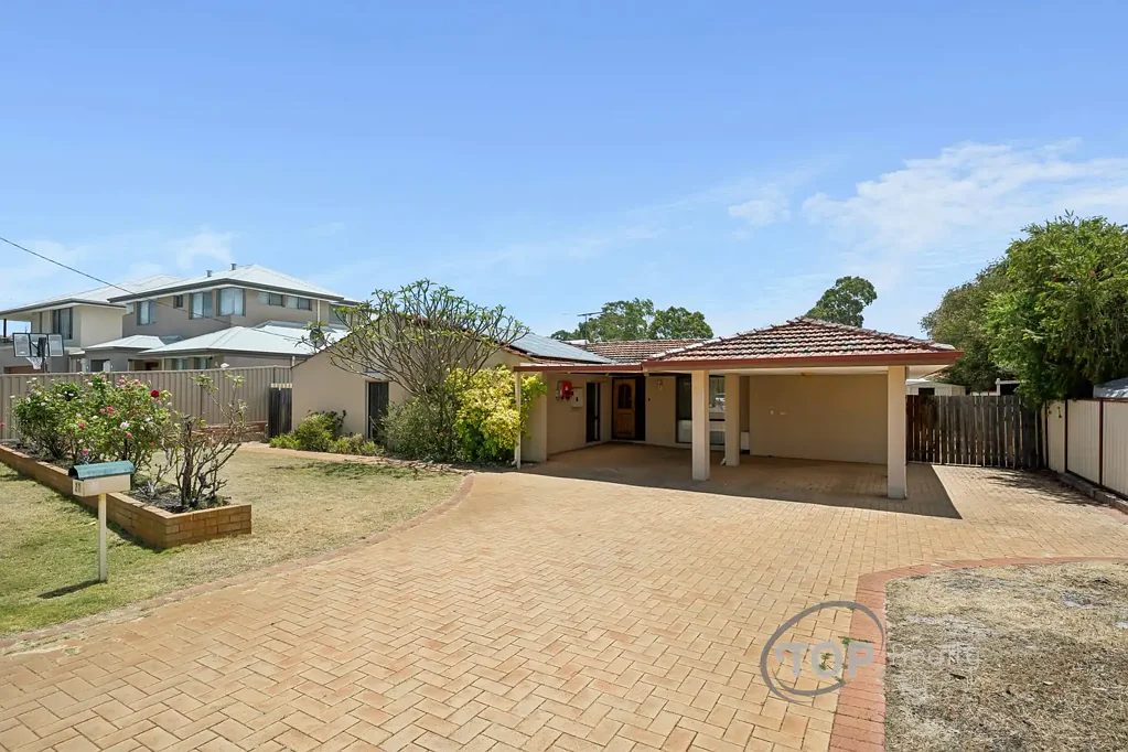 Willetton 4 Slaapkamer RENOVATED HOME CLOSE TO WILLETTON SENIOR HIGH SCHOOL ZONED R40 POTENTIALLY SUBDIVIDABLE BLOCK!