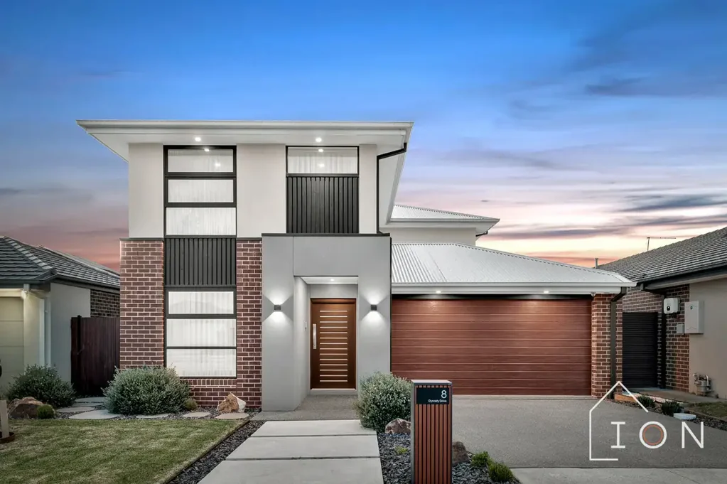 Cranbourne South 5房 现代双层奢居 四卧主套带衣帽间 开放式厨餐区 设计师厨房带岛台 独立影院室 低维护后院 邻近公园学校购物中心 Room to Grow, Space to Entertain, Style to Impress