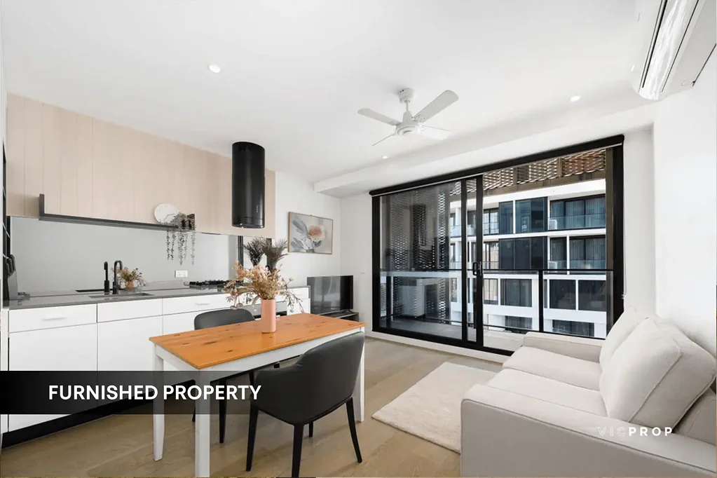 FURNISHED LIVING IN THE HEART OF ST KILDA