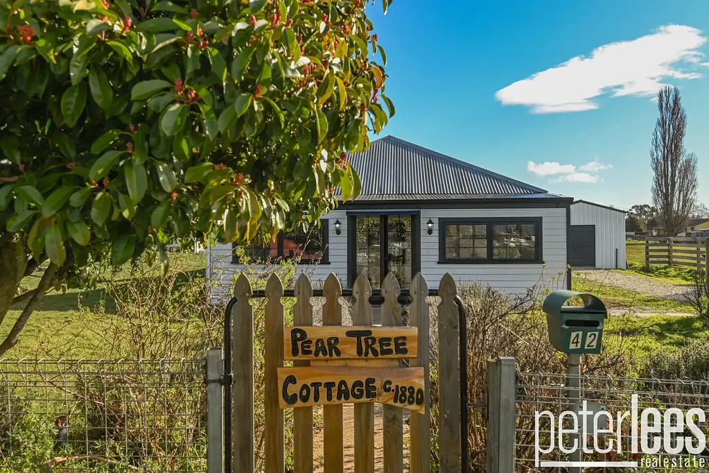 Campbell Town 2ਬੈੱਡਰੂਮ Pear Tree Cottage: Historic Charm with Room to Grow