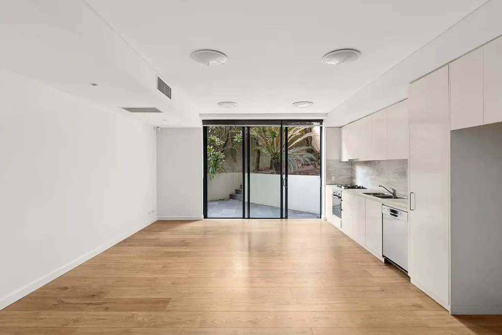 Two-bedroom courtyard apartment with parking  / village position. Freshly painted.
