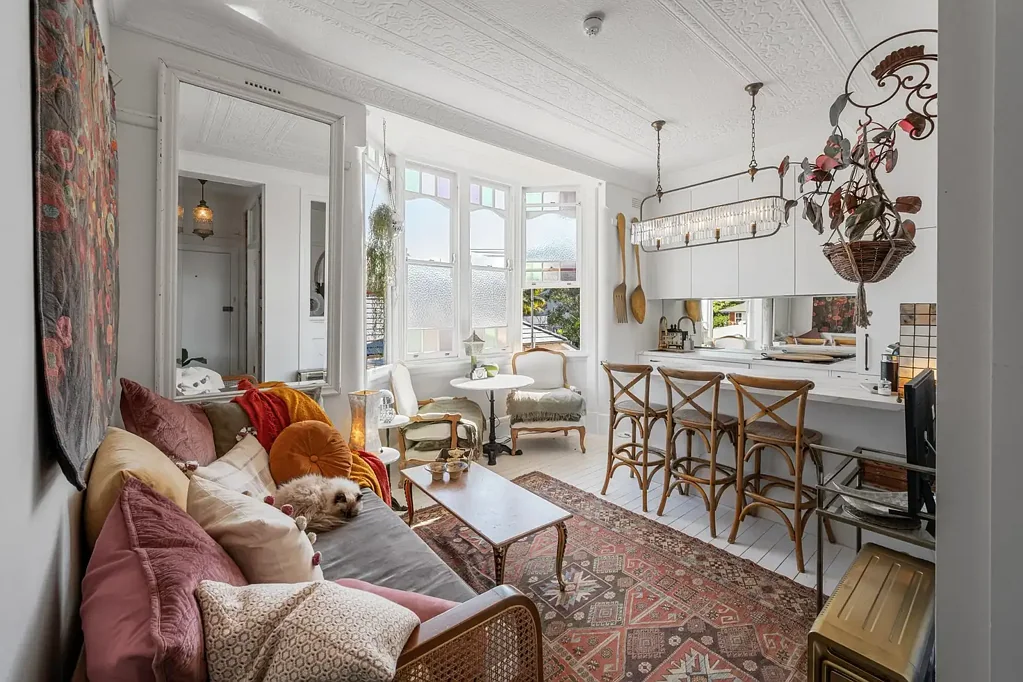 Eclectic Victorian Elegance – Furnished & Utilities, 3-4 Month Lease Term