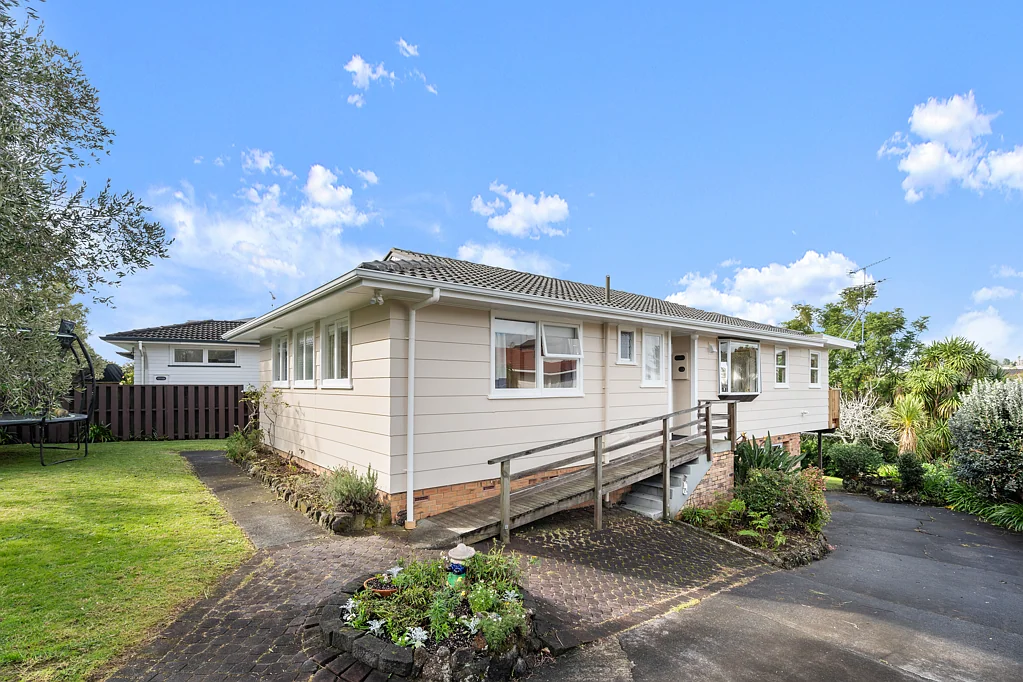 15 Judkins Crescent, Cockle Bay, Manukau City, Auckland