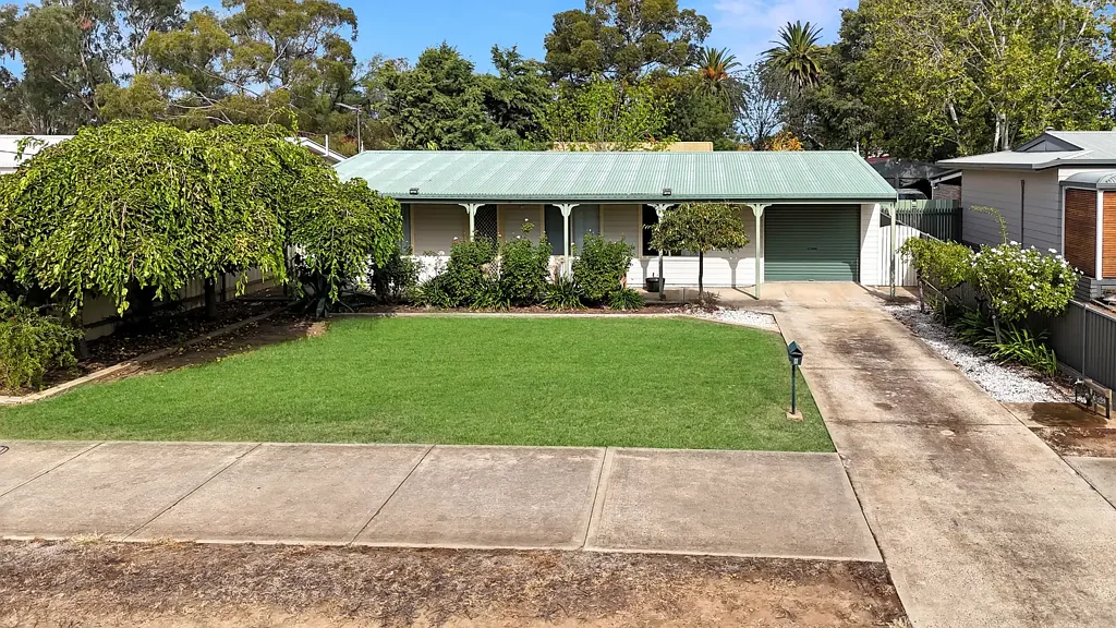 Darlington Point 2房  Neat home with a Large Shed