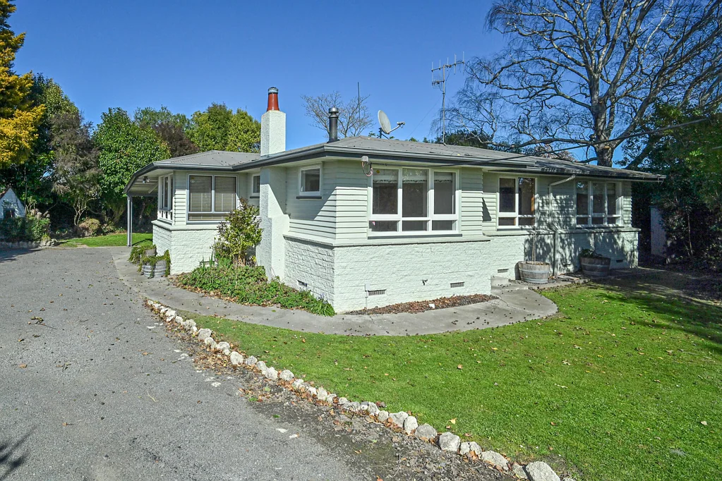 Raureka 3房  Quarter-acre starter with great garaging