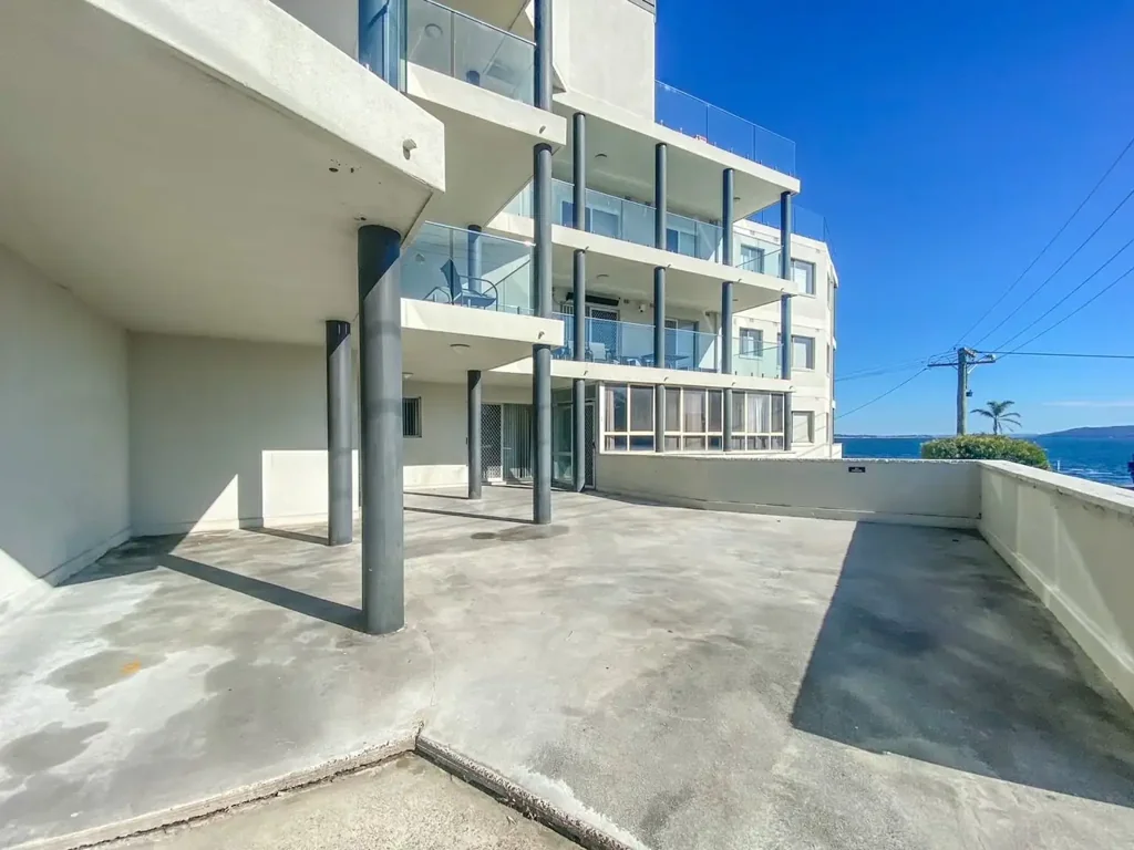 Three Bedroom Apartment Opposite the Beach
