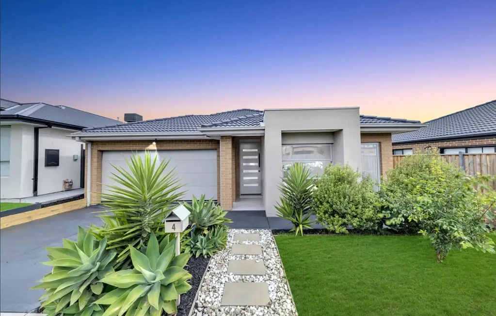 Contemporary Comfort in a Sought-After Neighbourhood