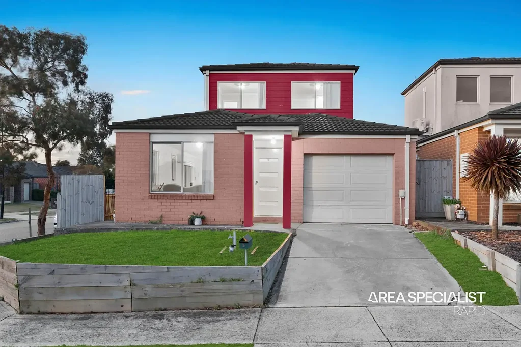 Cranbourne West 3침실 Find Your Bliss in This Spacious Family Home!