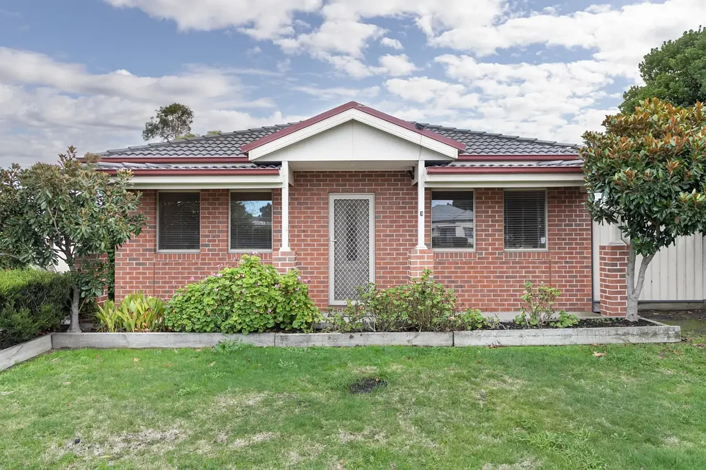 Sebastopol 2Habitaciones Immaculate and Move In Ready