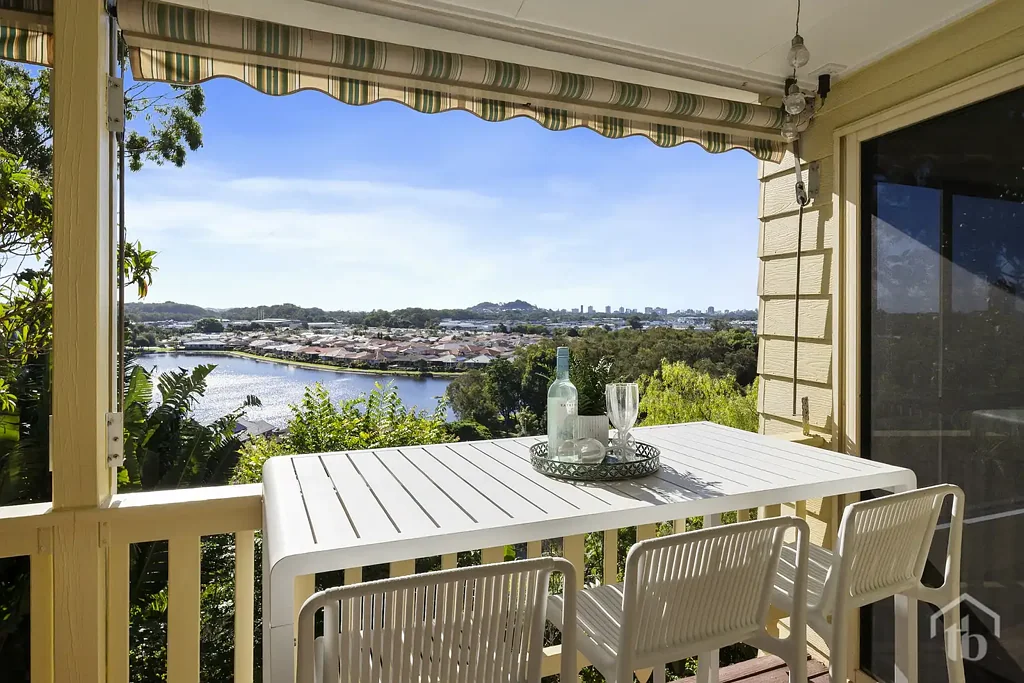 Banora Point 4chambre Elevated Multigenerational Living with Uninterrupted Views