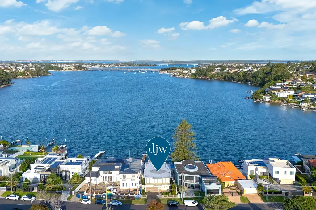 Kangaroo Point 5ਬੈੱਡਰੂਮ Architectural brilliance meets deep waterfront luxury in Kangaroo Point’s finest street