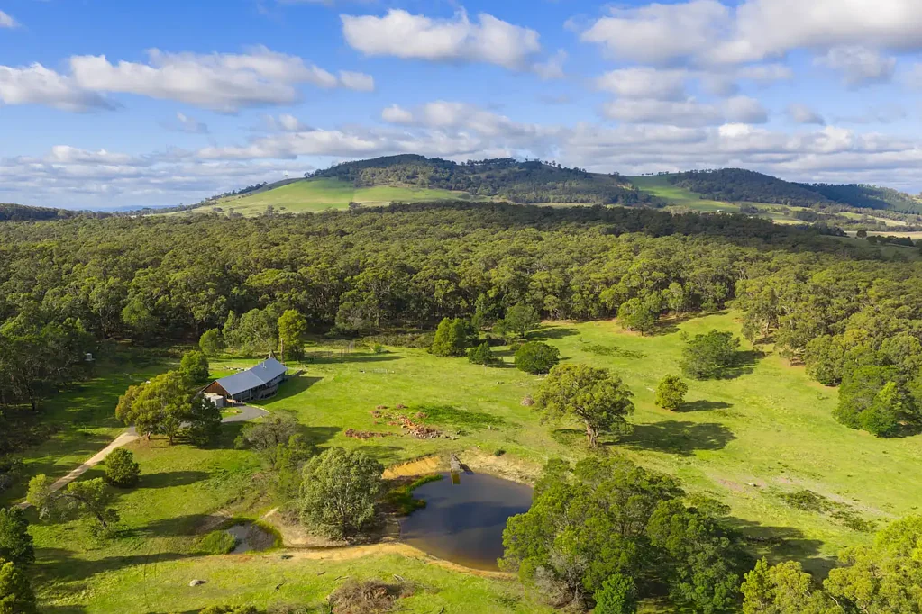 Lancefield 4ਬੈੱਡਰੂਮ Luxurious Off-Grid Lifestyle on 50 Acres (Approx.)