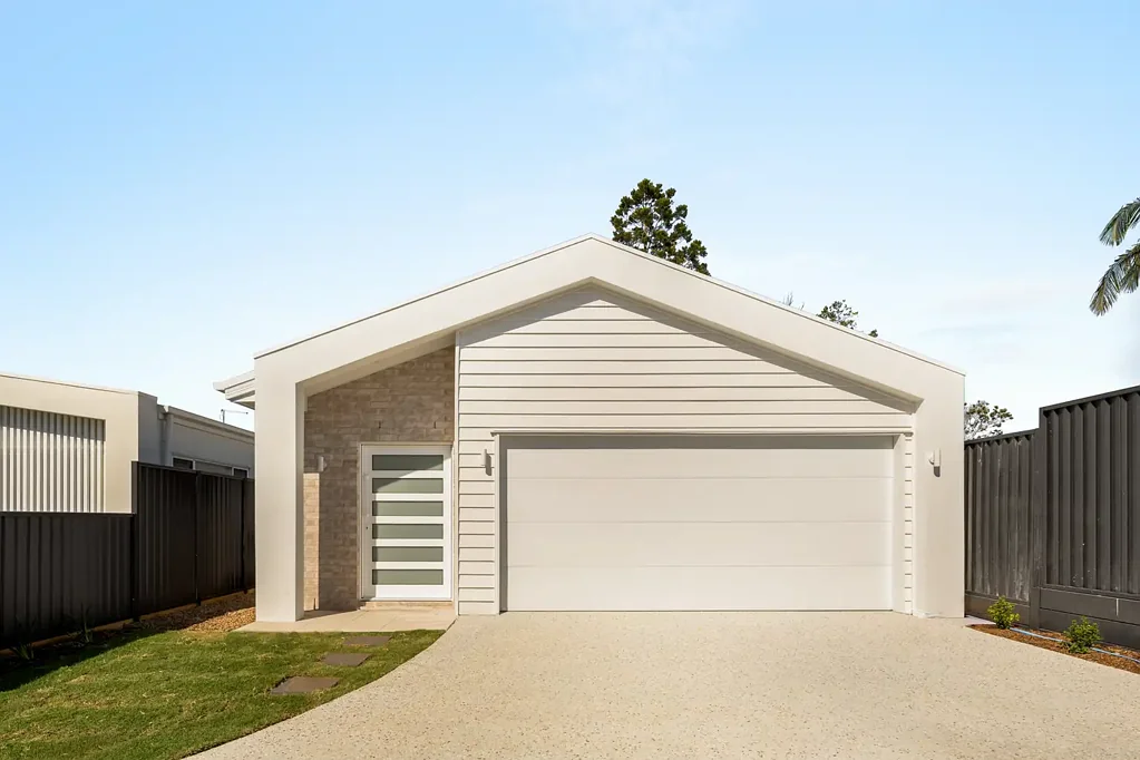 Geebung 4房 全新单层设计 宽敞五卧布局 低维护庭院 靠近Westfield Chermside 交通便利 学区优质 Brand New Single-level Living With Superb Family Sizing In Connected Locale