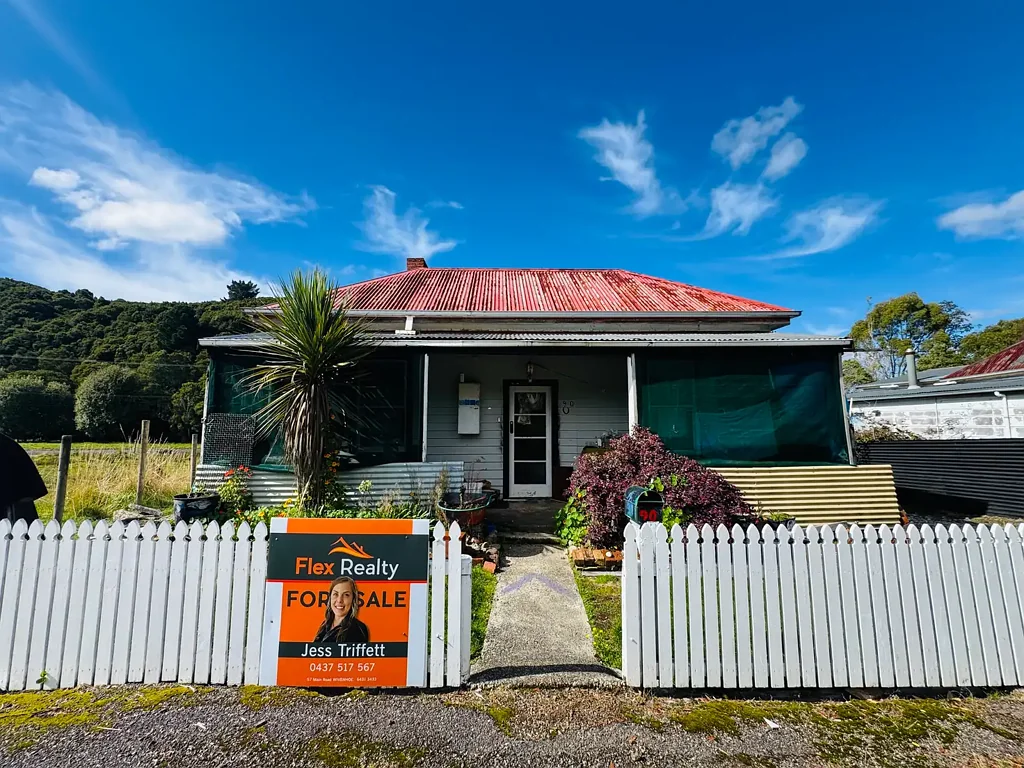 Zeehan 3Habitaciones Affordable fixer-upper on Main Street