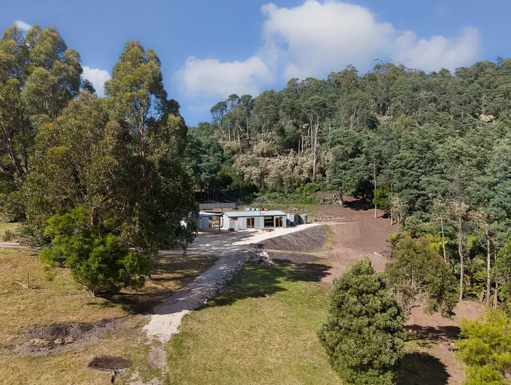 Goulds Country  Off-grid hilltop getaway with views, pasture, bush and permanent water