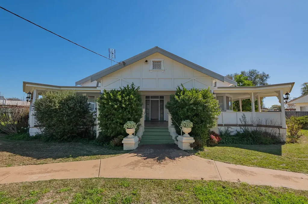 Ray White Condobolin 02 6895 3364