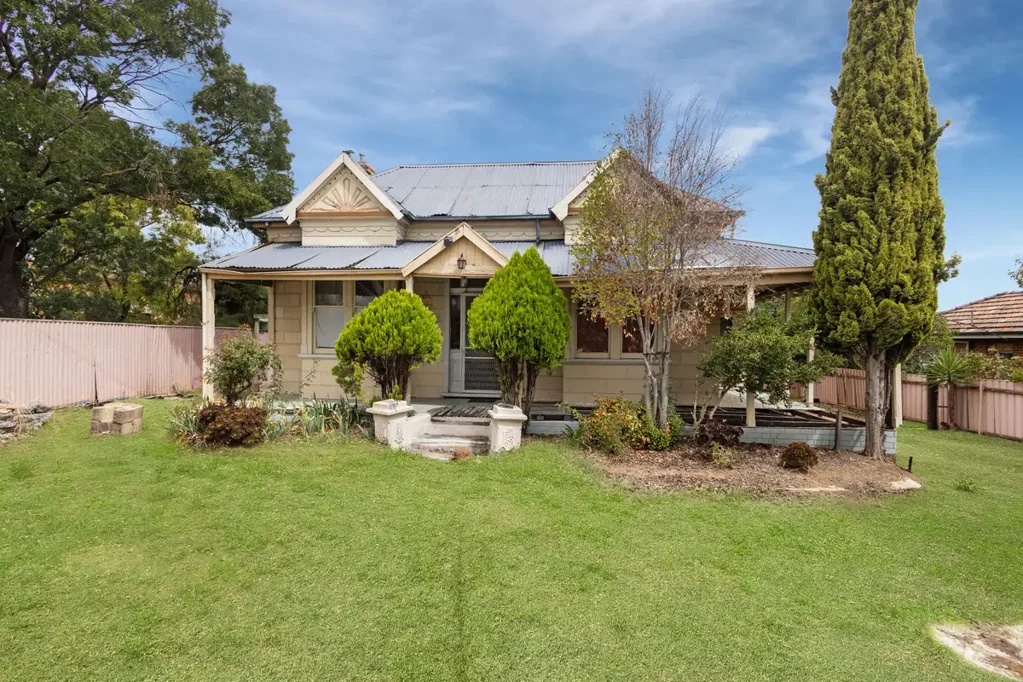 Eaglehawk 3房  Charming 1880s Character Home on a Generous 886m² Allotment
