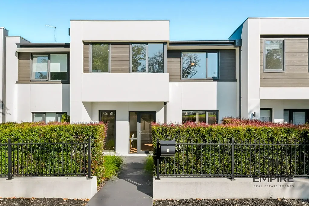 4 Plenty Way, Cranbourne North, VIC 3977