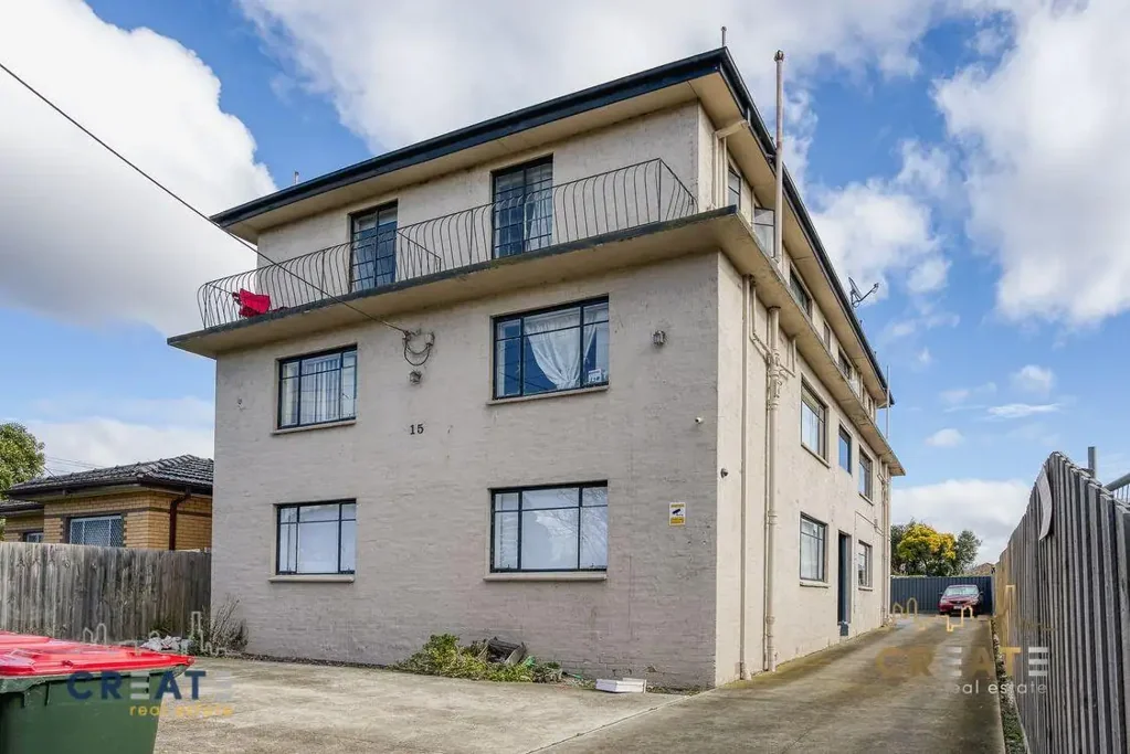 CHARMING ONE-BEDROOM APARTMENT IN PRIME LOCATION