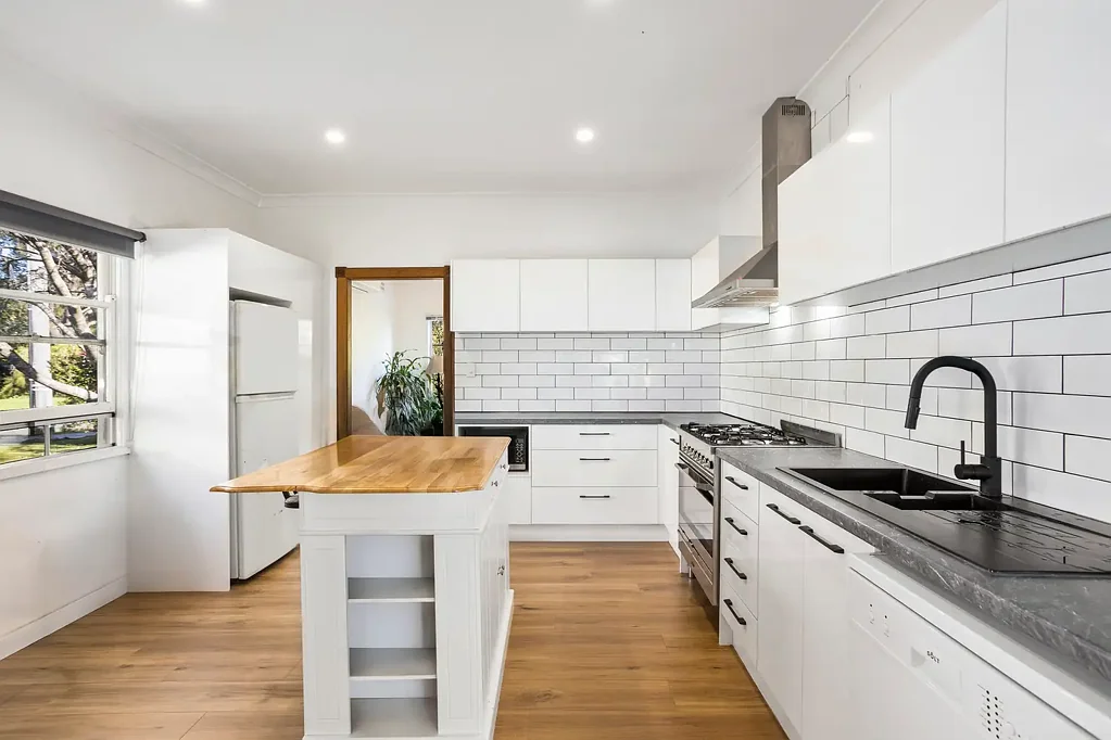 North Wollongong 4 Slaapkamer Peaceful Coastal Living with Separate Studio