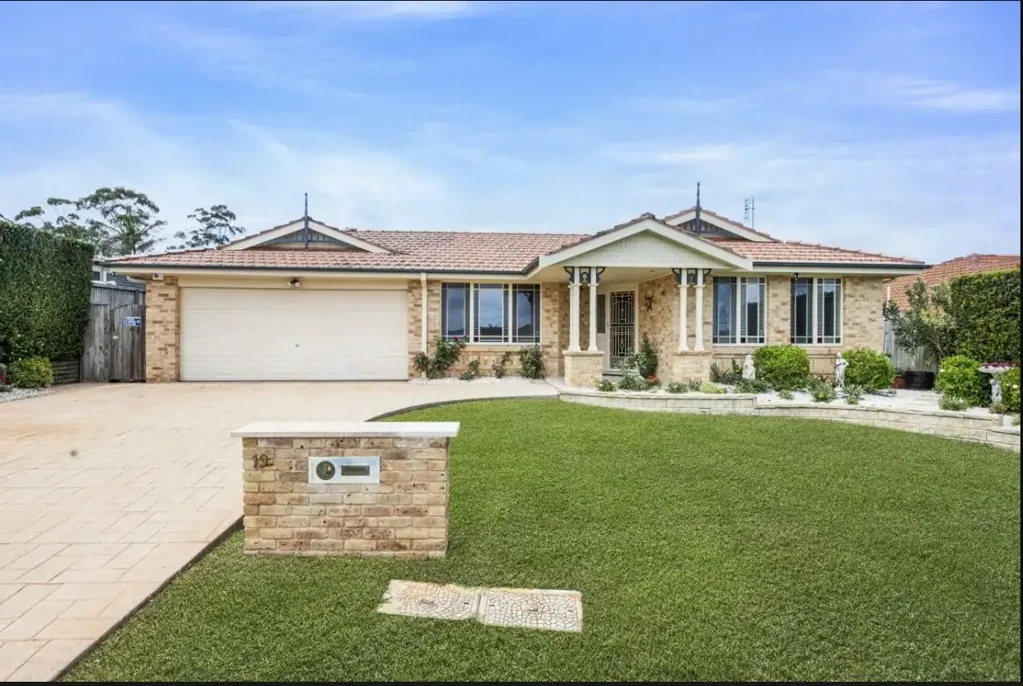 Large 5 Bedrooms single-level house with self-contained flat