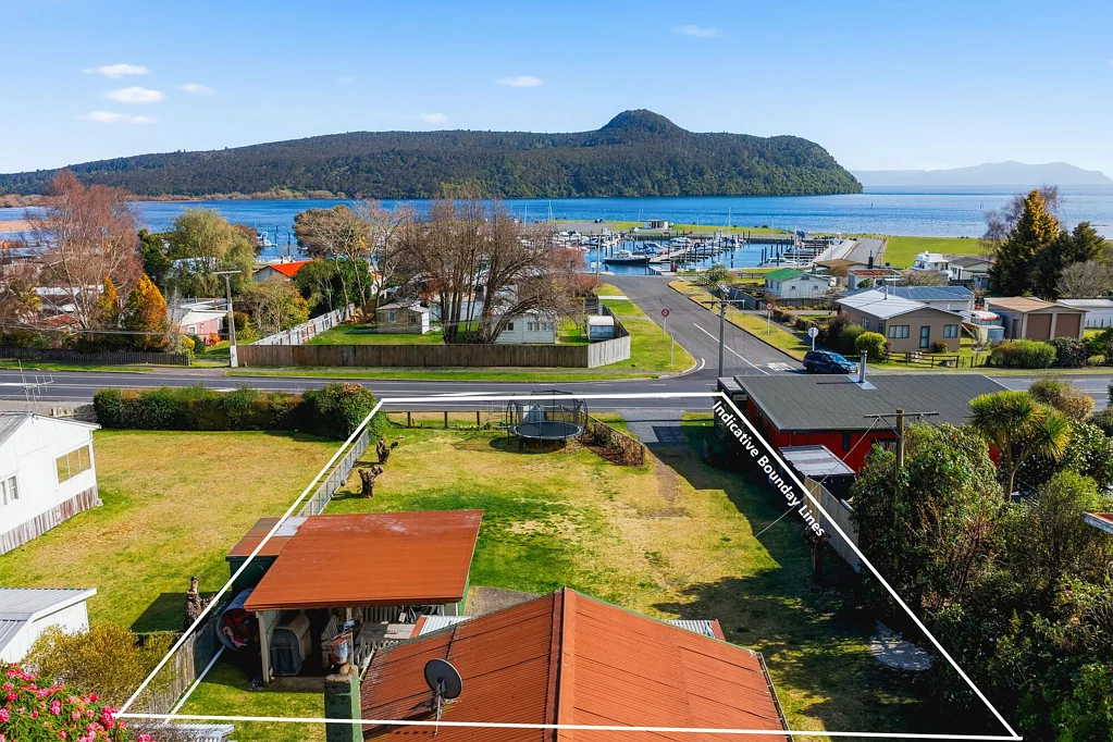 Motuoapa 4 Bedroom Perfect kiwi bach with Lake Taupo views