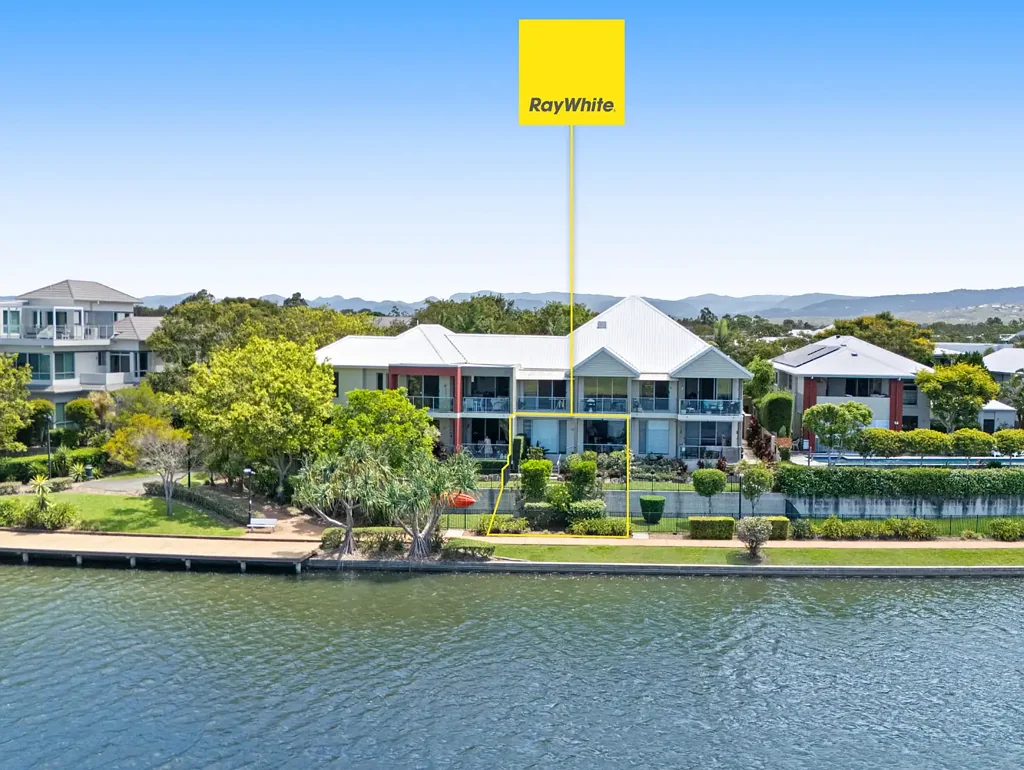 2/5055 Emerald Island Drive, Carrara, QLD 4211