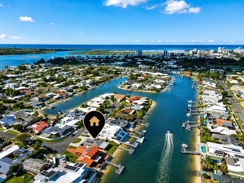 Maroochydore 3 Slaapkamer Compelling Opportunity to Secure Prime Canal Frontage