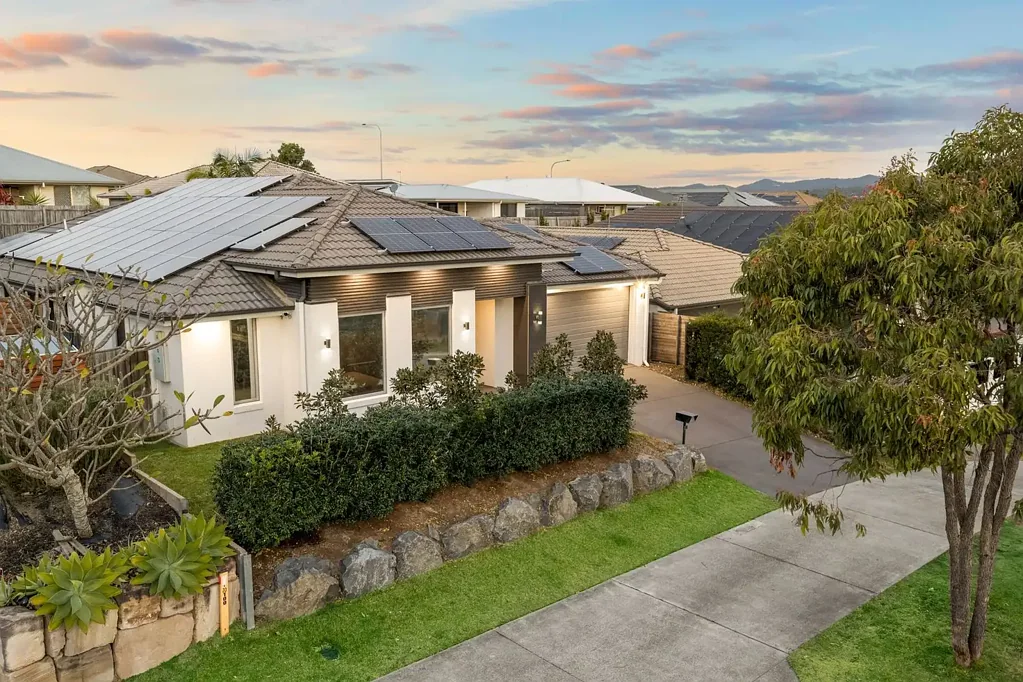 Bellbird Park 5Zimmer A Private Family Sanctuary with Pool, Solar & Smart Living!!!