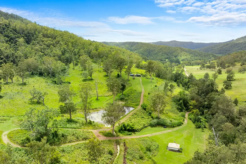 Findon Creek 1 Bedroom 'Lindsey View' - 286 Acres Fully off-grid and thoughtfully developed for self-sufficient living