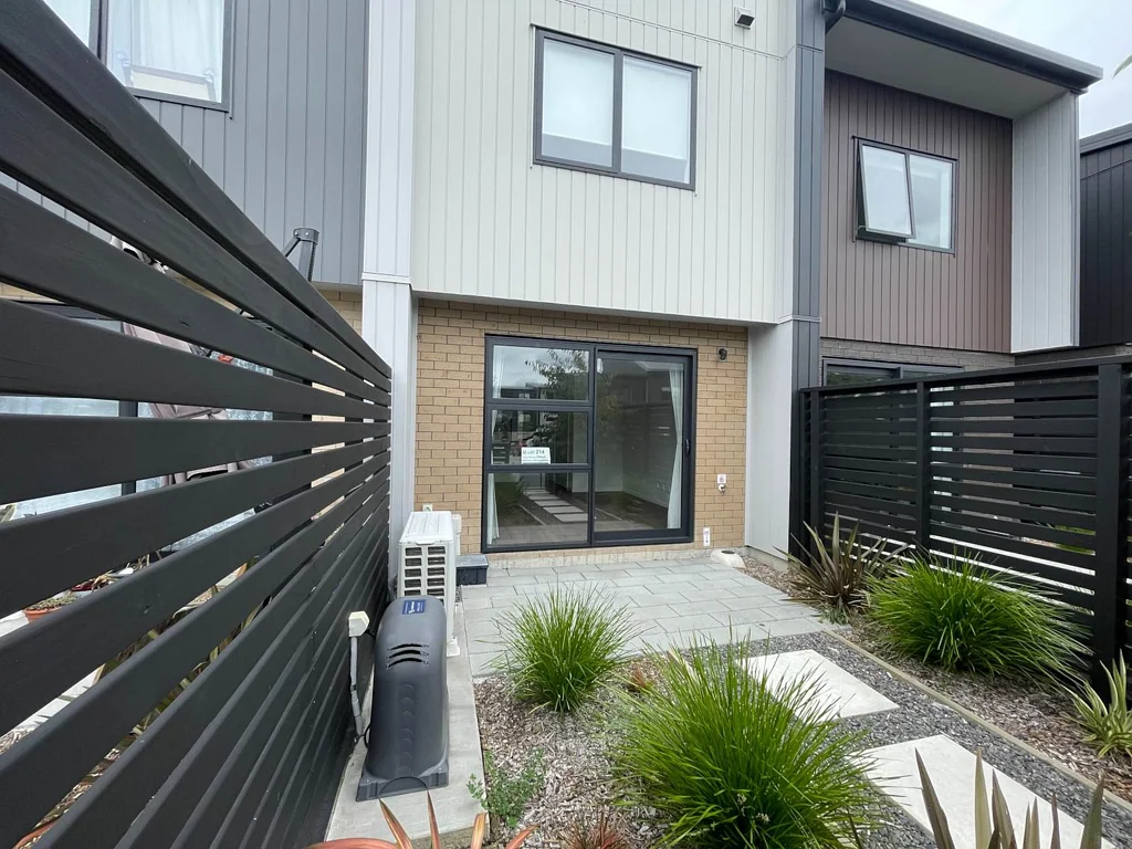 Cat  friendly 2 bedroom townhouse