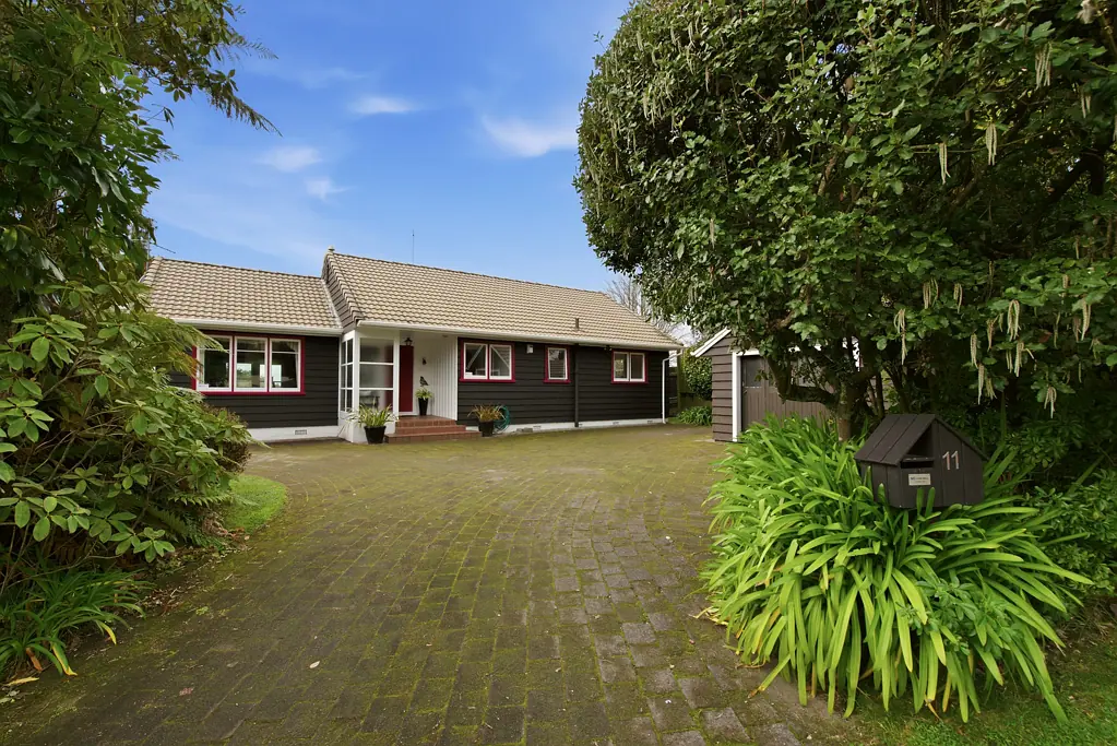 Westbrook 3 Slaapkamer Classic Charm with Stunning Lake & City Views
