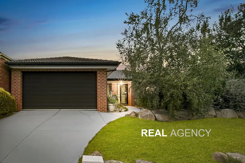$550/w 4 Bed 2 Bath Double Garage Home in a highly sought after Berwick location