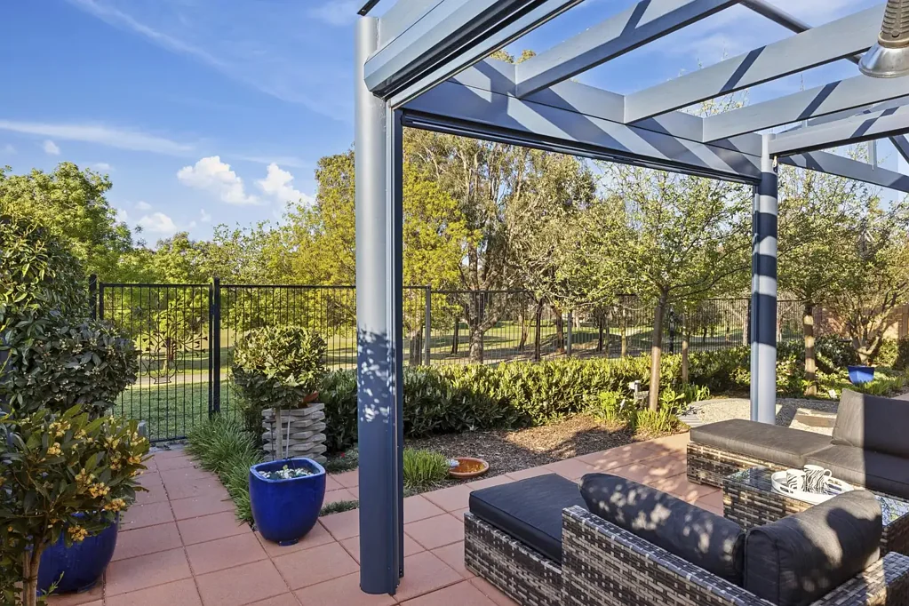 Nicholls 4ਬੈੱਡਰੂਮ Refined Living with Serene Golf Course Views