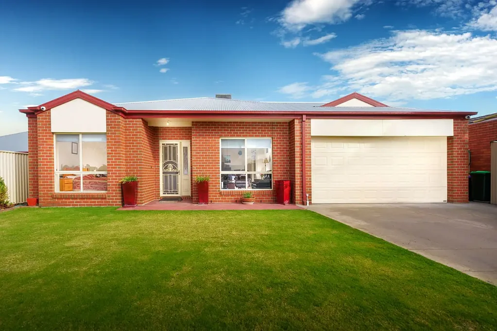 Horsham 4 Bedroom The Perfect Family Home with Space for Everyone