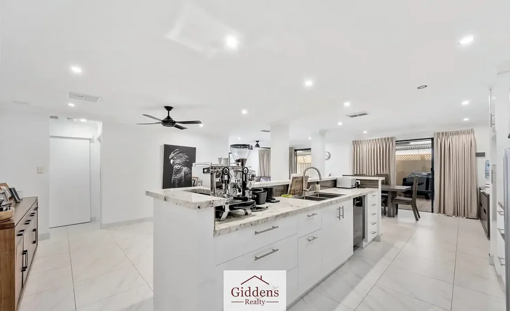 Spacious 4-Bed 2-Bath Delight!