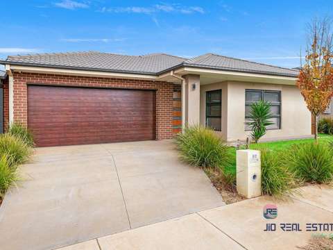 Thornhill Park 4 Bedroom Fully Upgraded Family Home in the Heart of Thornhill Park!!!