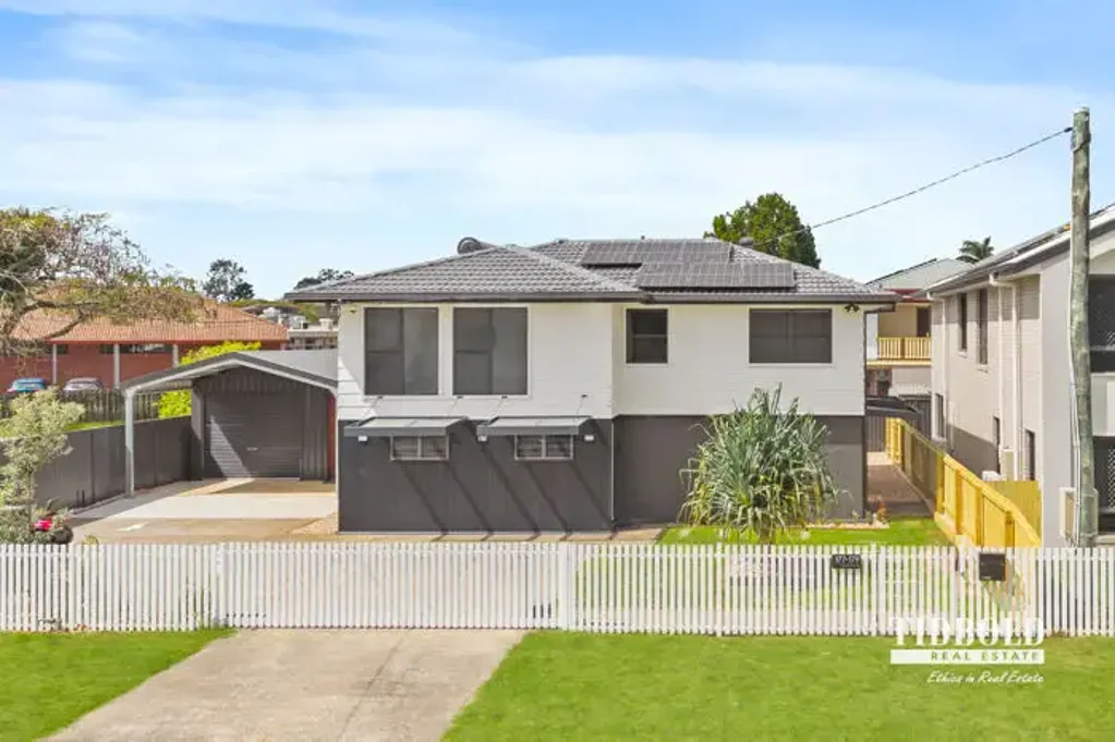 Redland Bay 2 Bedroom Renovated to Impress, Positioned for Convenience.